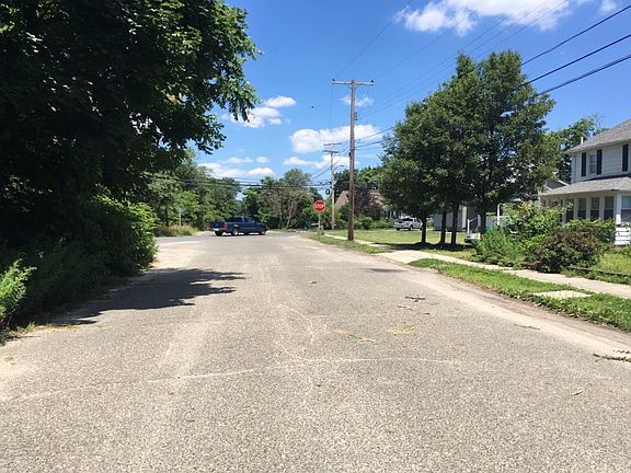 4th image of 132 Worth St