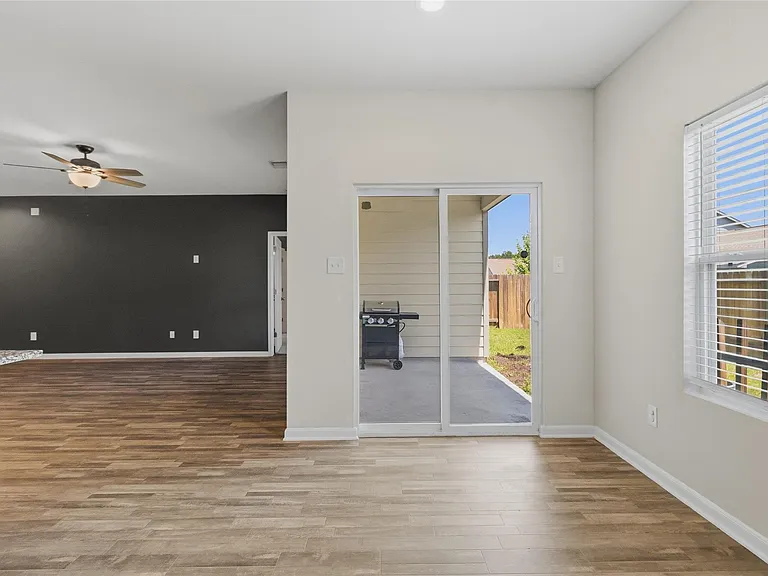 111 Bering Dr — Photo 21