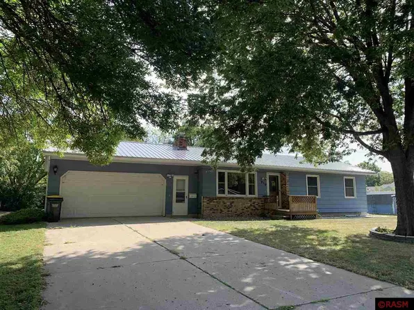 920 4th St N, Saint James, MN 56081