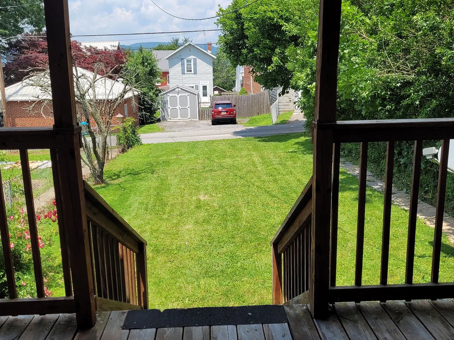 3 bed, 1200 sqft, $1,100 — Photo 2