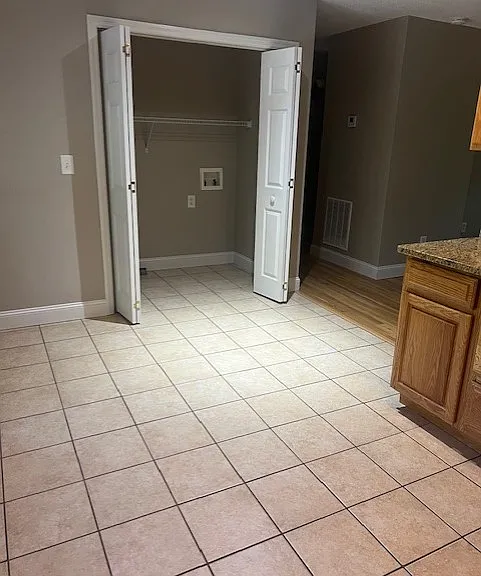 Washer/Dryer hookups