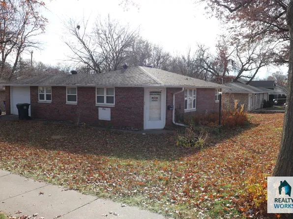 1961 Calvert St, Lincoln, NE 68502