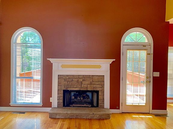5th image of 106 Willow Hill Ln