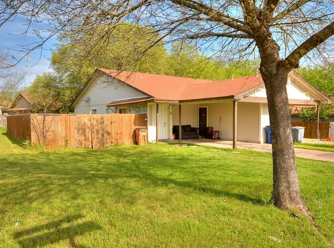 2 bed, 900 sqft, $1,400 — Photo 2