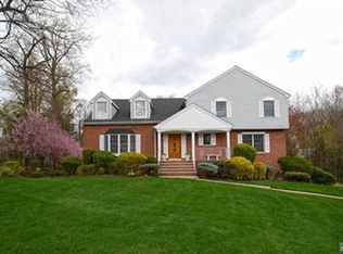 15 Theyken Pl, Ridgewood, NJ 07450
