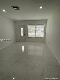 5 bed, 2.0 bath, 1090 sqft, $2,250 — Photo 3