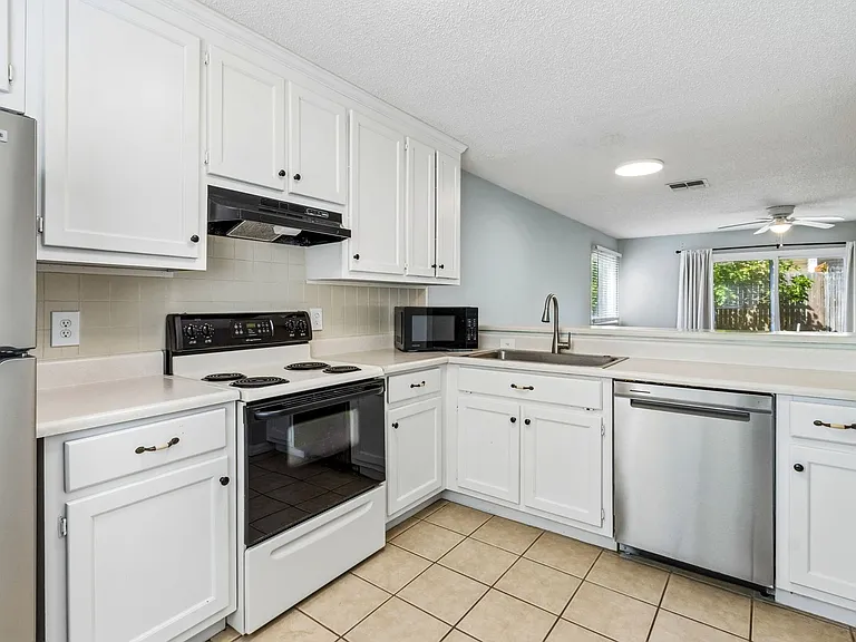 833 Mary St #A — Photo 9