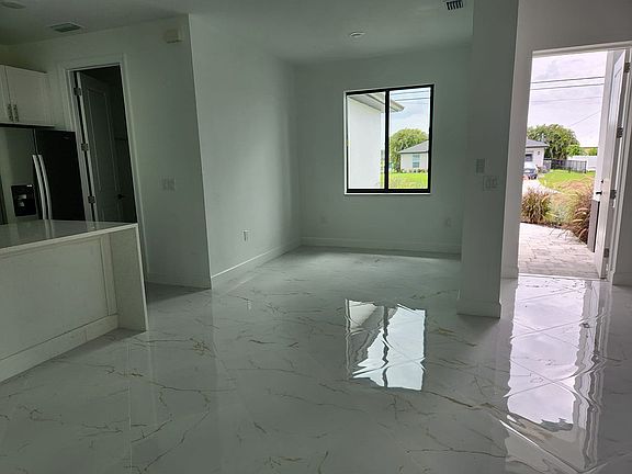4th image of 2417 NE 7th Pl