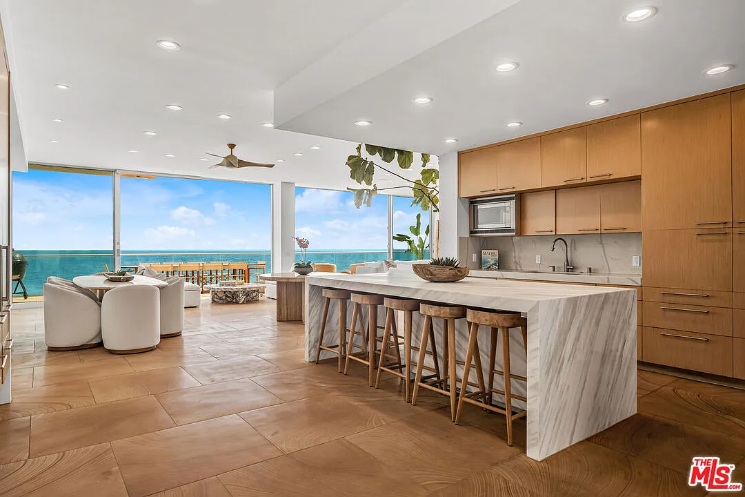 6 bed, 6.0 bath, 5212 sqft, $110,000 — Photo 3