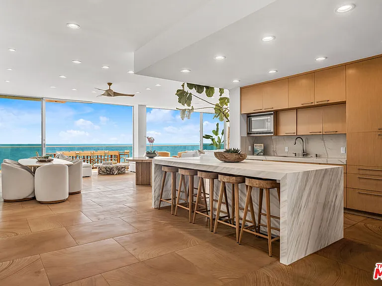 25102 Malibu Rd — Photo 3