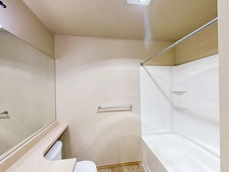 Mckenze Square Apartments — Photo 30
