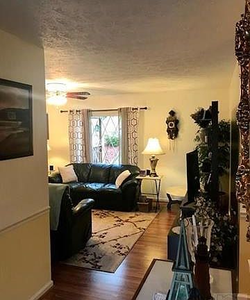 5th image of 1609 Holly Ct NW