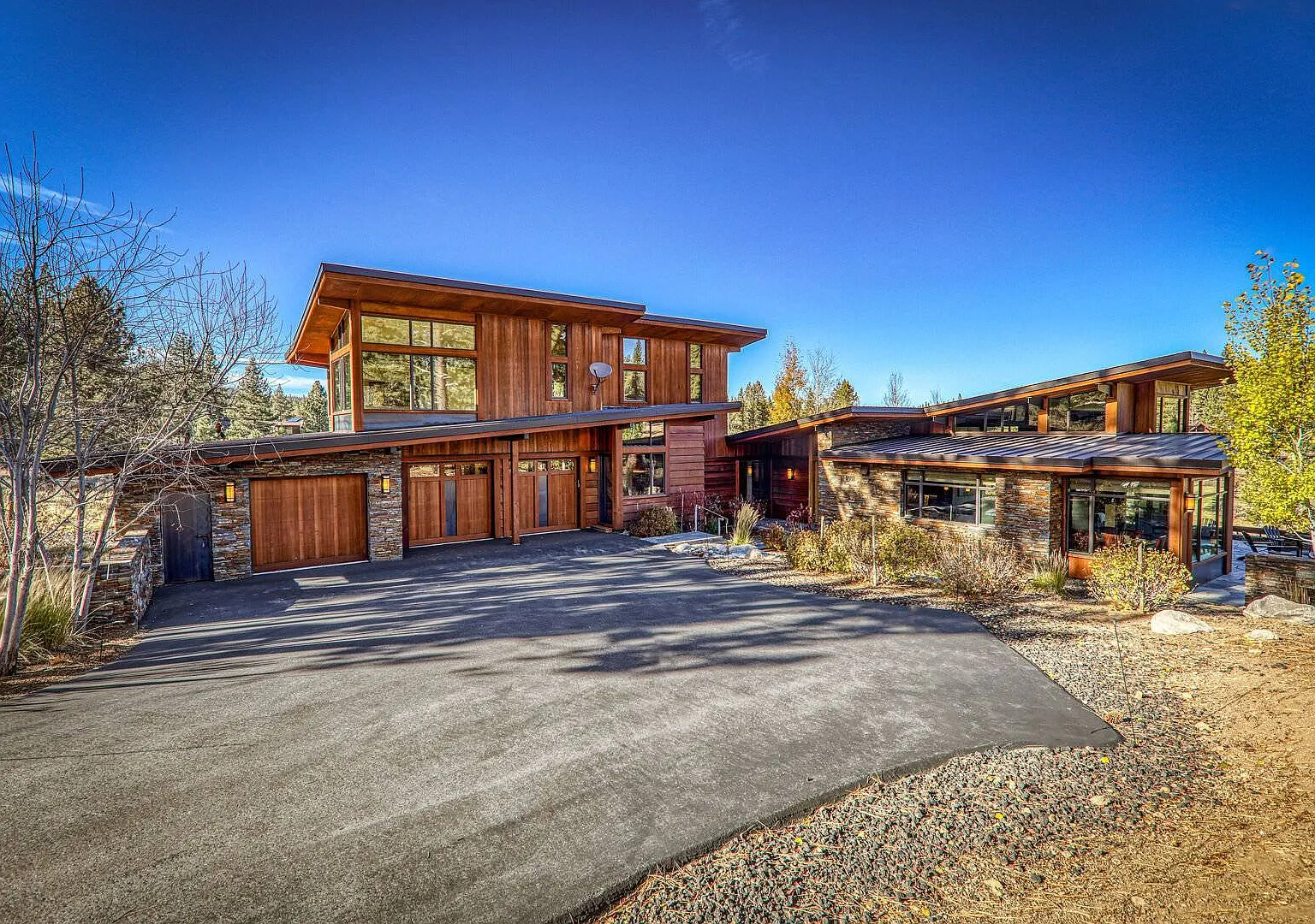 4 bed, 4.5 bath, 4210 sqft, $25,000 — Photo 3