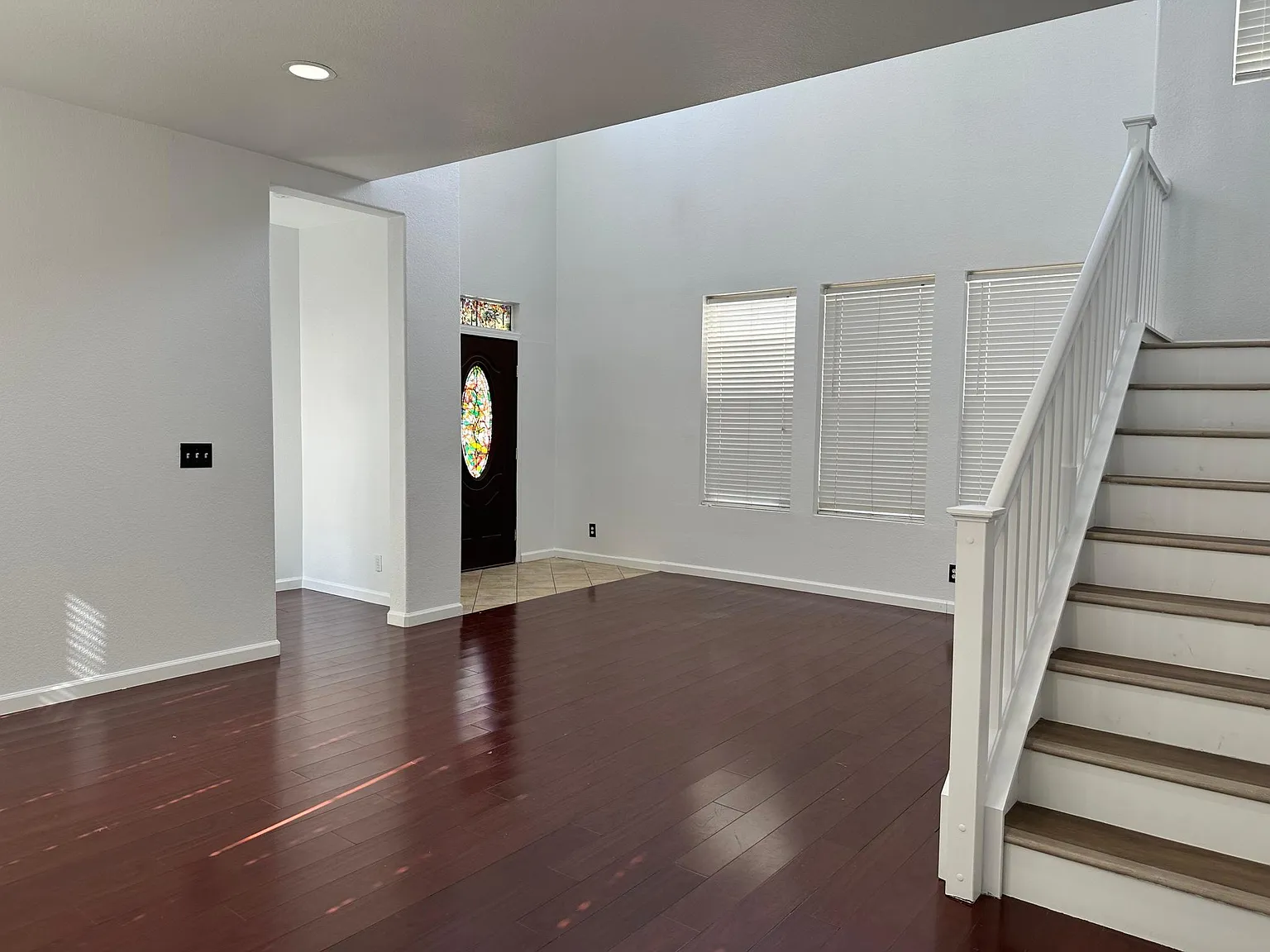 4 bed, 2516 sqft, $3,700 — Photo 3