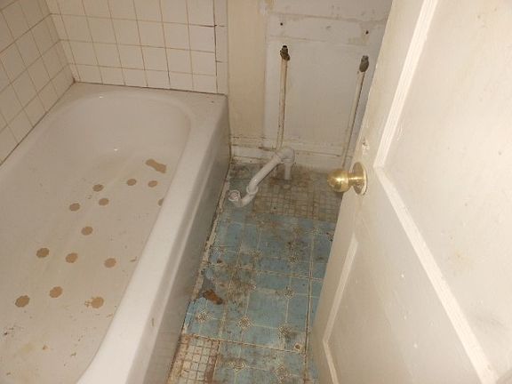 4th image of 9208 S Langley Ave