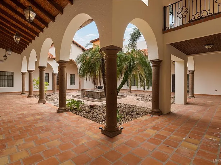 2304 Antigua Dr — Photo 13