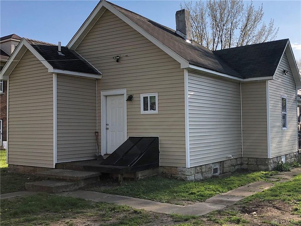 1st image of 134 S McGee St