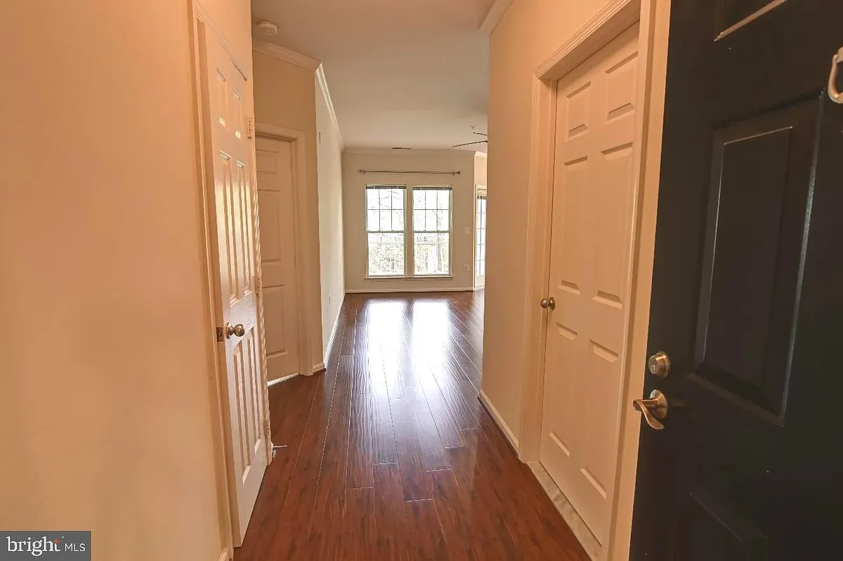Building Photo - 1501 N Point Dr #202