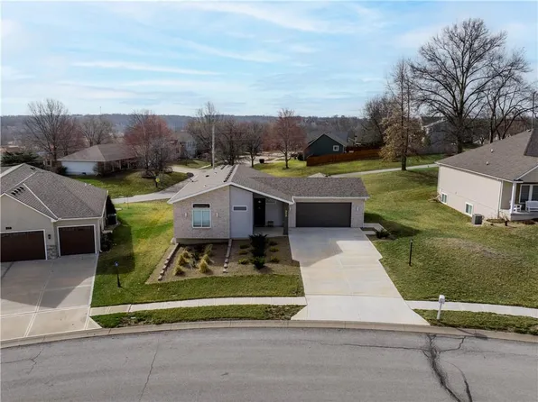 313 Prairie Rose Cir, Smithville, MO 64089