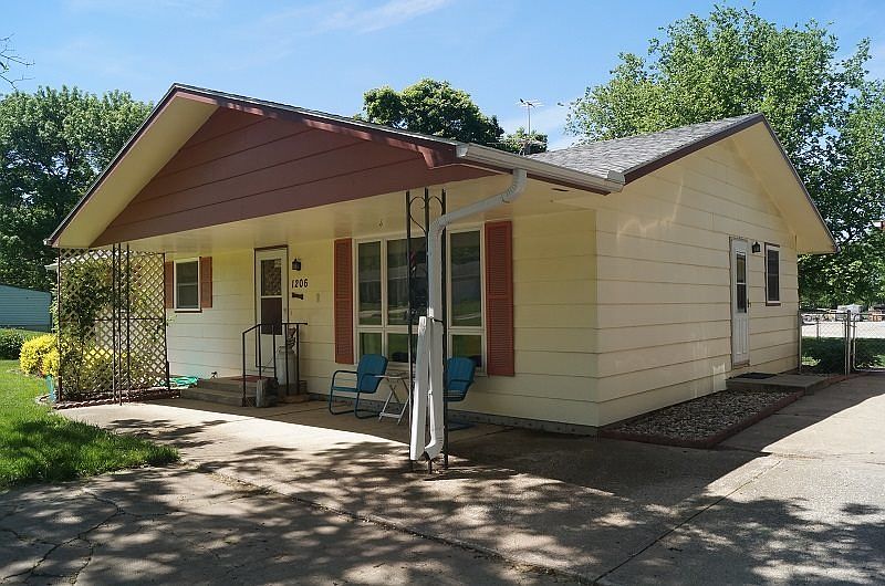 1st image of 1206 6th St