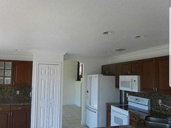 4th image of 4610 NW 111th Ct