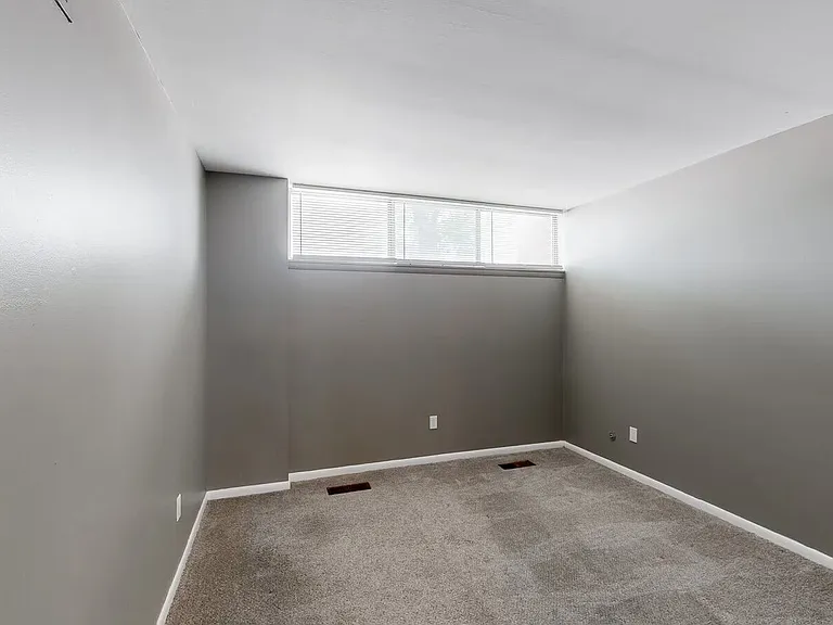 Amherst Manor Apartments — Photo 6