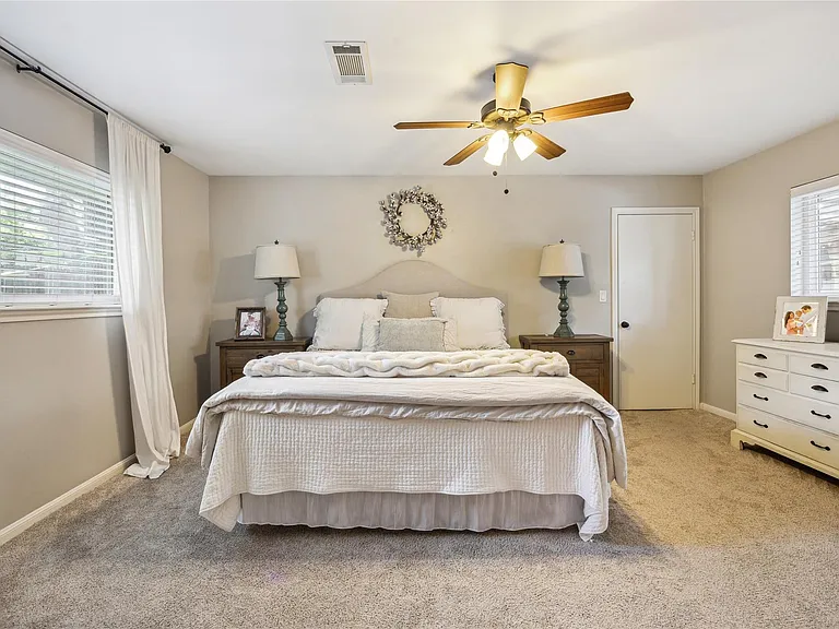 10714 Piping Rock Ln — Photo 26