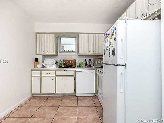5th image of 7133 Bay Dr APT 806
