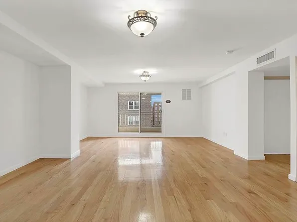 140-75 Ash Avenue image 9 of 17