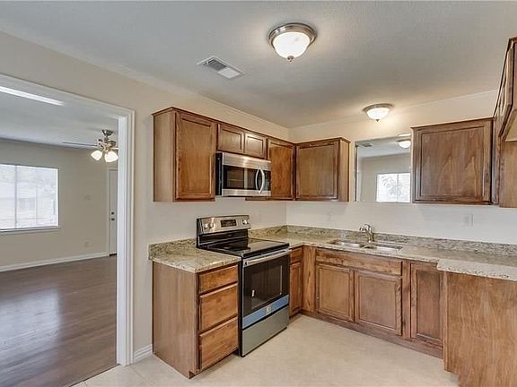 5th image of 2766 Scotland Dr