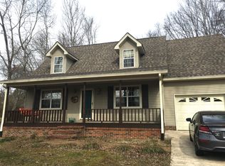1069 Christmas Ln, Cookeville, TN 38501