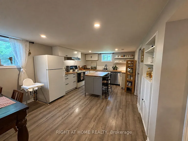48 Langstone Cres #BASEMENT — Photo 2