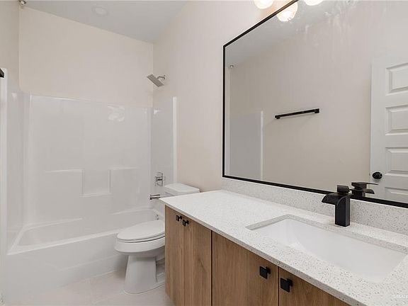 5th image of 6009 N 43rd St #134