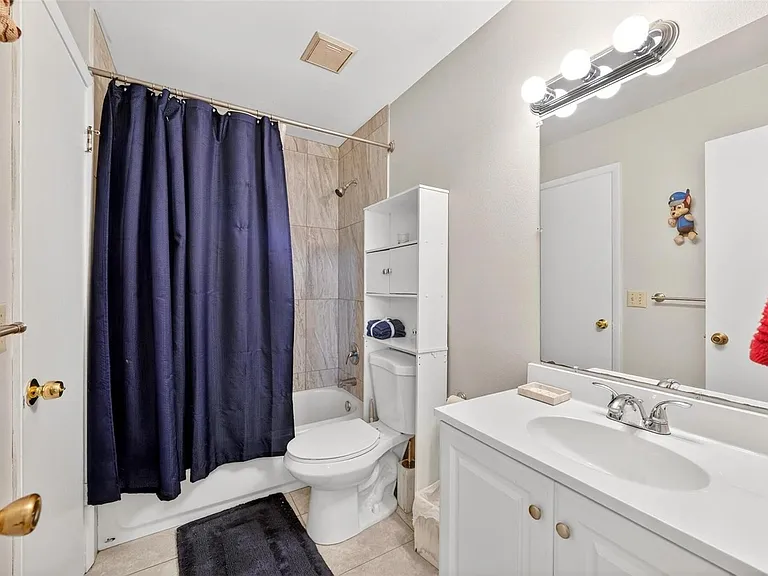 1300 Woodman Way — Photo 8