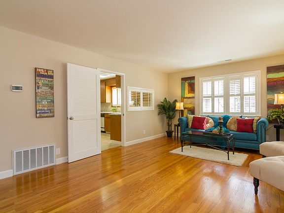 2nd image of 589 Hawthorne Ave
