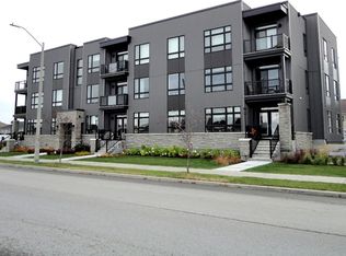 180 Cope Dr #301, Ottawa, ON K2M 0C9