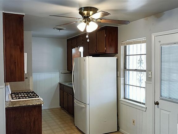 3rd image of 1513 Meadow Dr