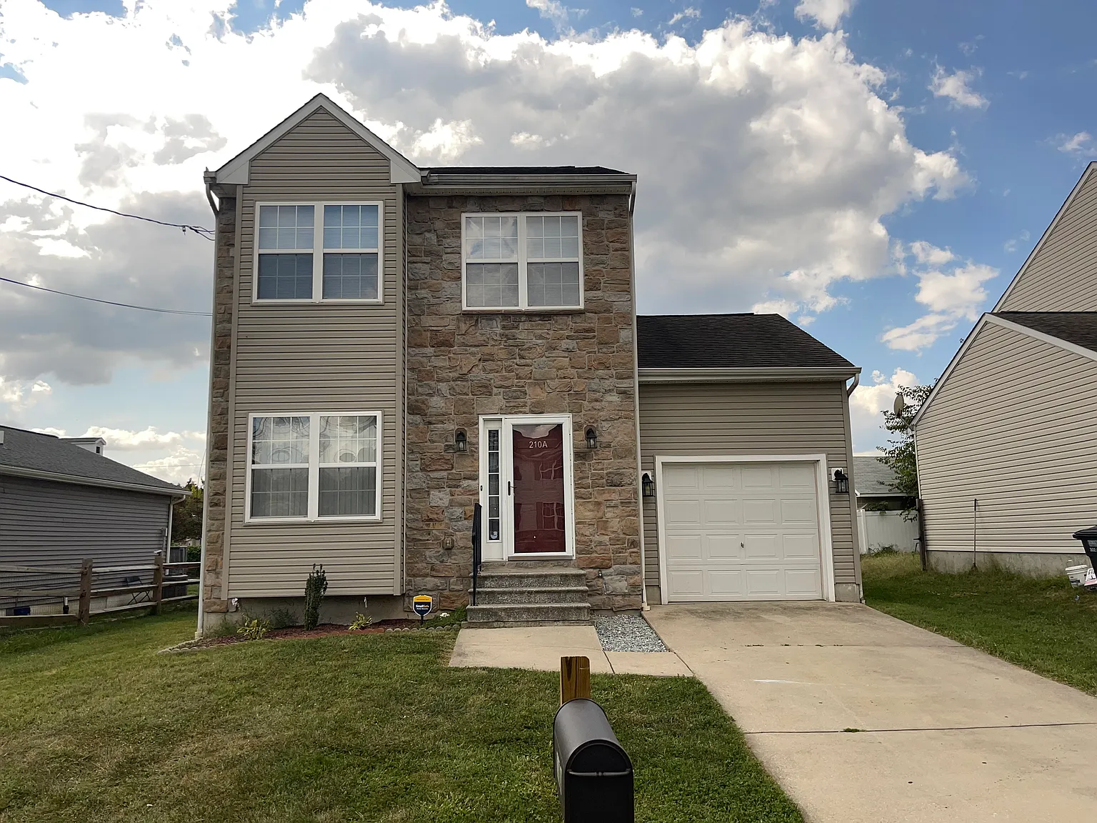 3 bed, 2.5 bath, 2100 sqft, $2,395 — Photo 1
