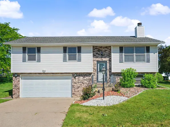 455 Tannin Ct, Dubuque, IA 52003