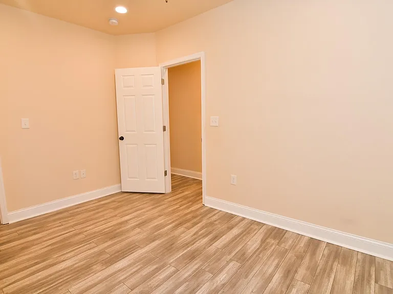 2722 Parkwood Ave — Photo 23