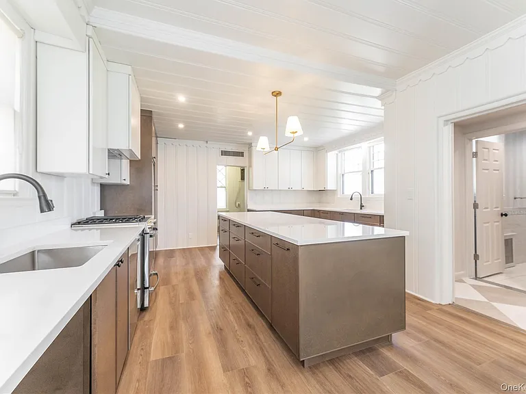 486 Oxford Rd — Photo 13