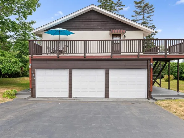 152 Carthew St, Comox, BC V9M 1T3