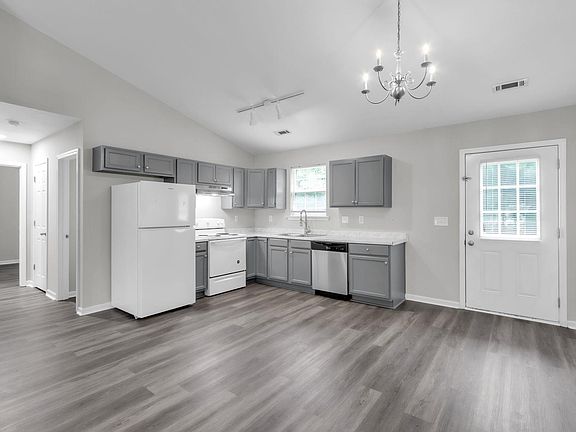 5th image of 208 Riverbreeze Rd