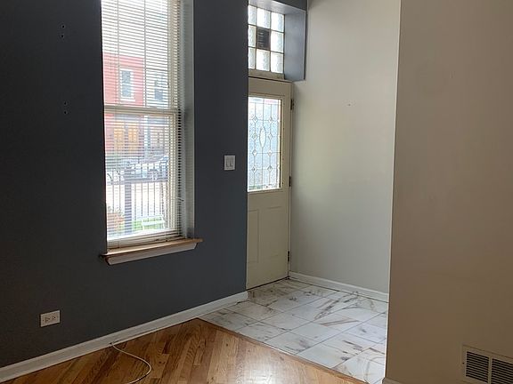3rd image of 2148 W Erie St #1