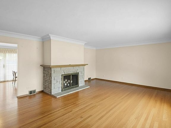 3rd image of 248 E Washington Blvd