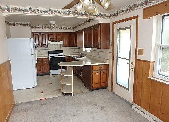 2nd image of 8452 Coghill Ln