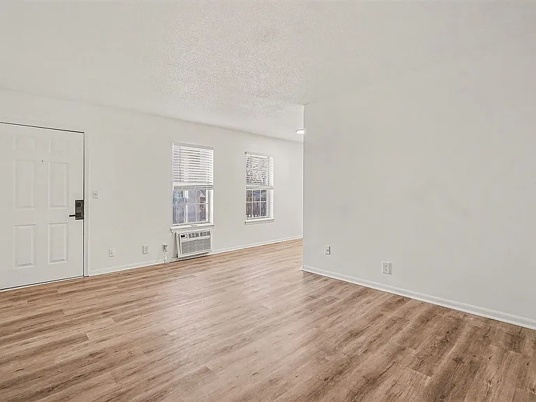1610 E Kansas City — Photo 17