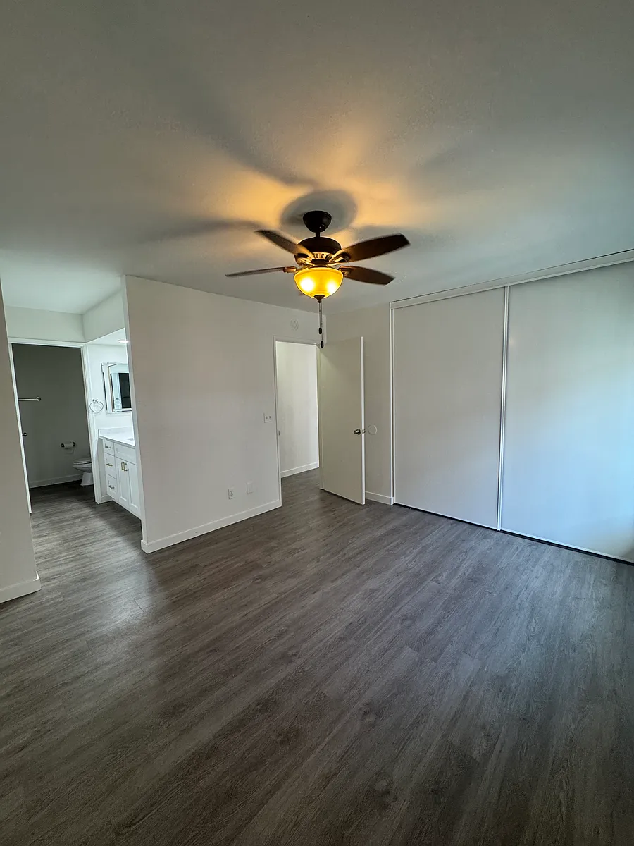 Building Photo - 552 Canyon Dr #26