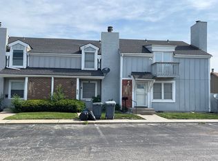 920 SE Hampton Ct, Lees Summit, MO 64063