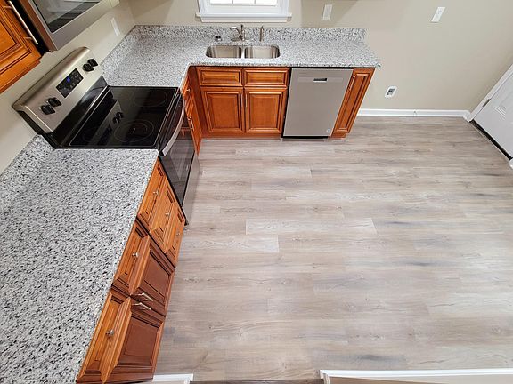 4th image of 395 Woodston Ct